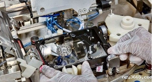 硬盘生产无尘车间